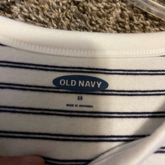 Old navy sweater - Picture 2 of 3